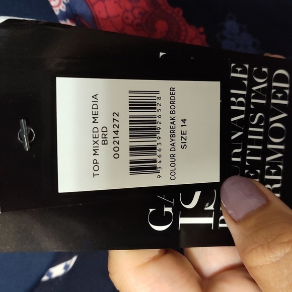 NWT Mixed Media Border Top in Navy Floral by Avenue. - Picture 7 of 9